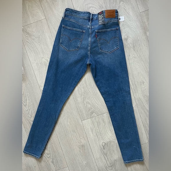 BNWT Levi’s 721 High Rise Skinny Denim - Size 30 - Picture 4 of 5